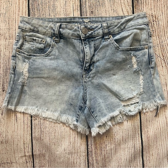 Almost Famous Y2k Mid Rise Denim Jean Shorts Women’s 7 Distressed Raw Hem Fringe - Picture 1 of 10